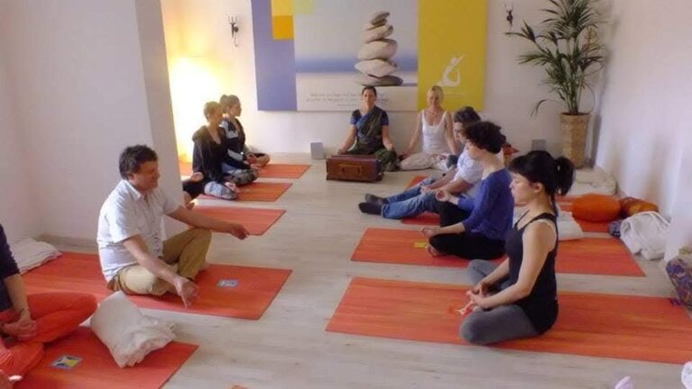 Die ersten Yogastunden – eine neue Kultur wächst