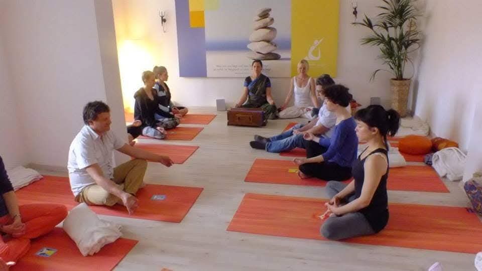 Die ersten Yogastunden – eine neue Kultur wächst